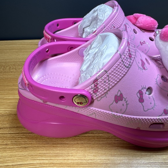 NWT Crocs Hello Kitty Bae Clog Shoes Women 7 Pink Plush Jibbitz Charms 211199 - Picture 6 of 9